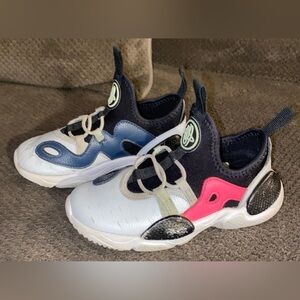 Nike Huarache Edge size 9C slip